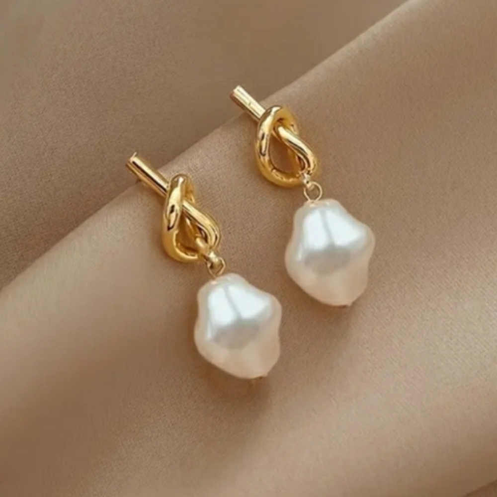 Pearl Drop Earrings Gold